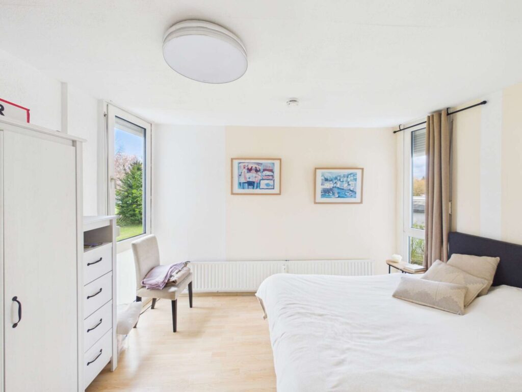 Schlafzimmer 1